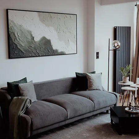 Wittmann 206. Schoenberg Apartment